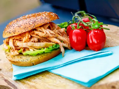 Broodje pulled chicken