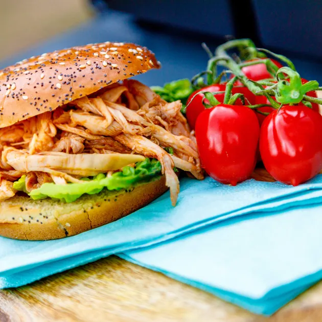 Broodje pulled chicken