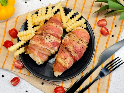 Gevulde kipfilet met mozzarella en ontbijtspek