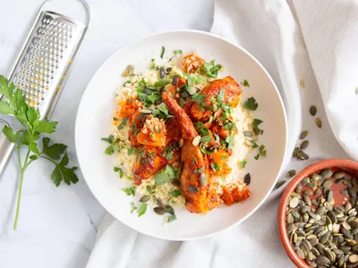 Kiprecepten - Harissa kip met pompoen en couscous