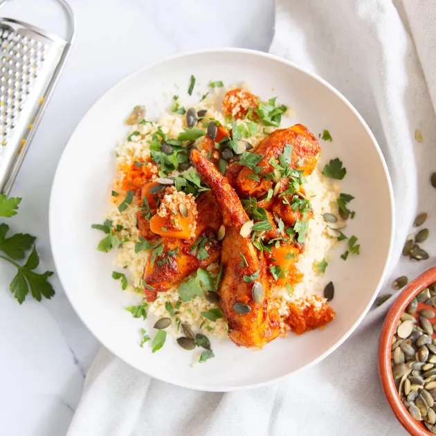 Kiprecepten - Harissa kip met pompoen en couscous