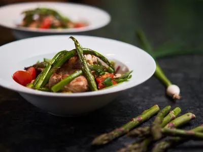Kipsalade met asperge