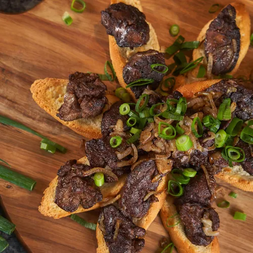 Kippenlever op crostini's