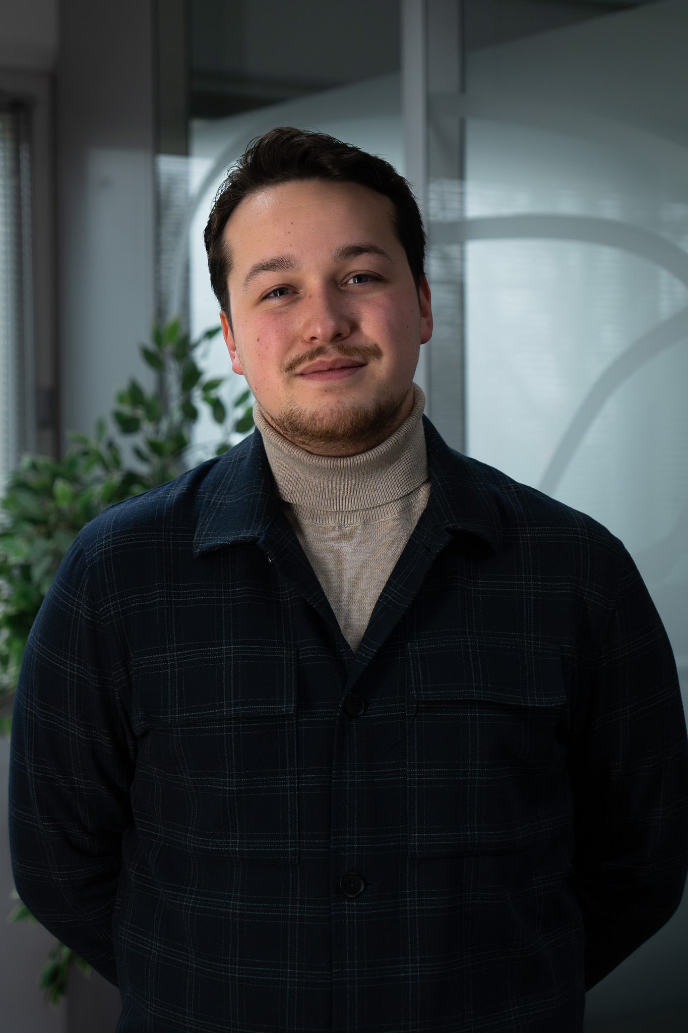 Foto van Fabian ter introductie van backoffice medewerkers