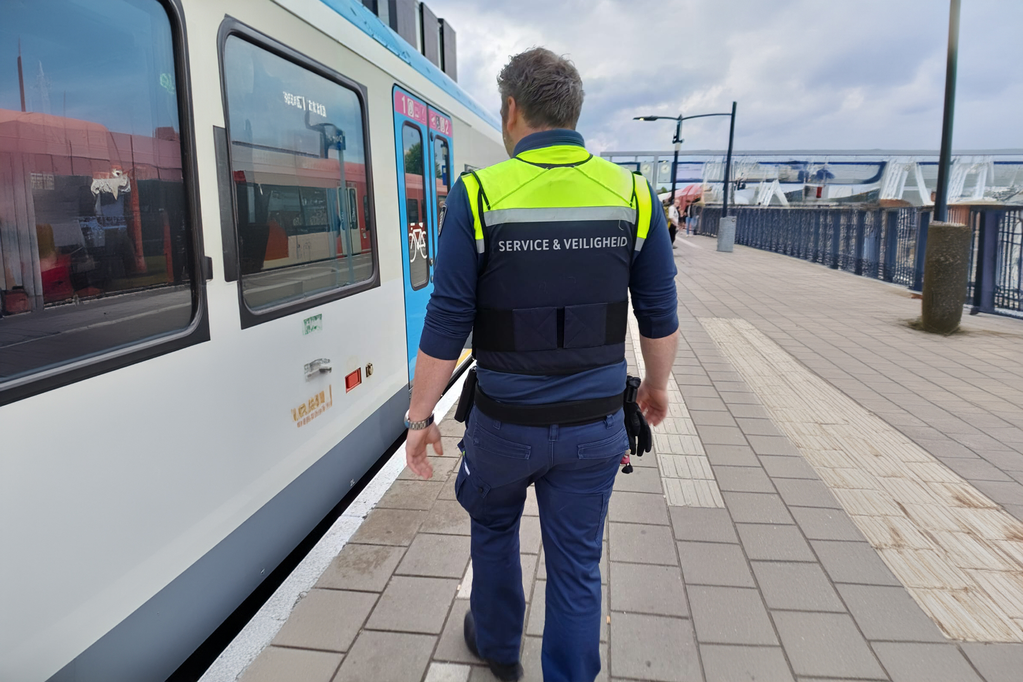 Boa domein 4 openbaar vervoer sevice en veiligheid naast tram