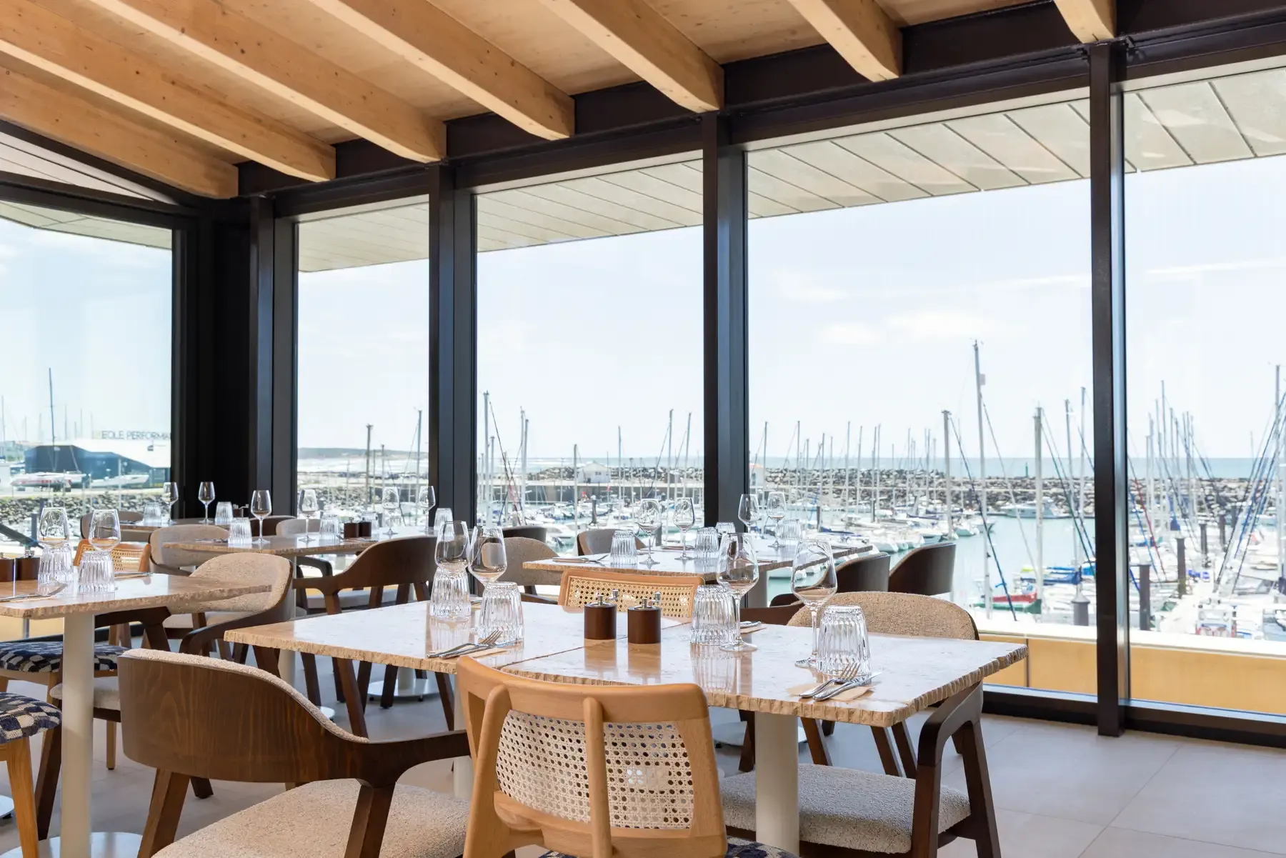 Salle vue port 02