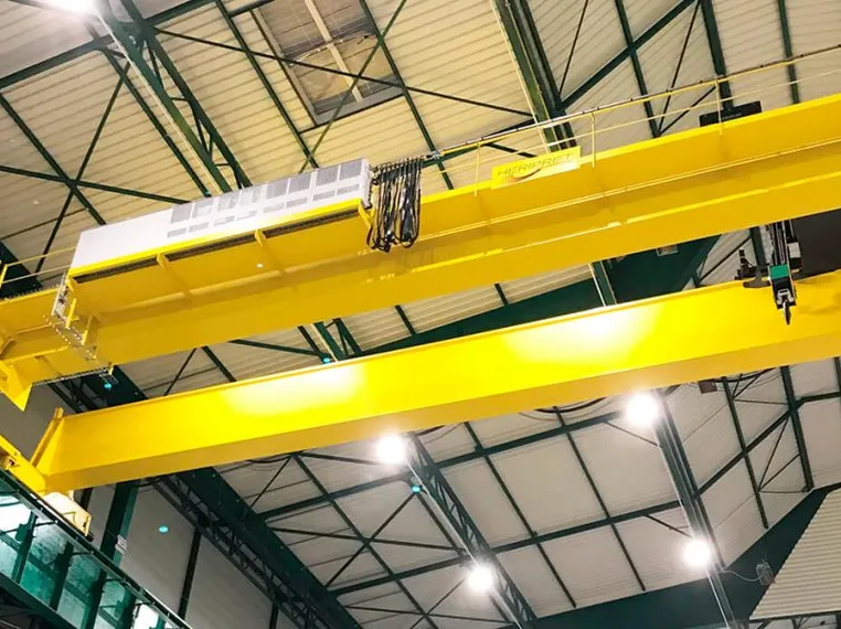 A 40 tons overhead crane with a span of 34 meters for handling single moulds