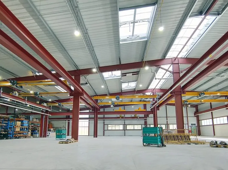 Plazar Manutention delivers 9 overhead cranes to accompany the production of machine tools at Jouanel