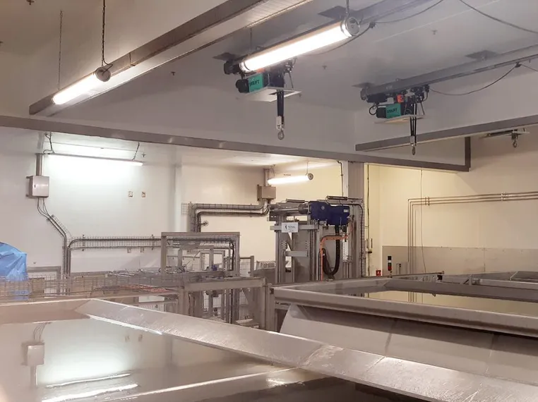 Verlinde offers electric belt hoists for a brining process
