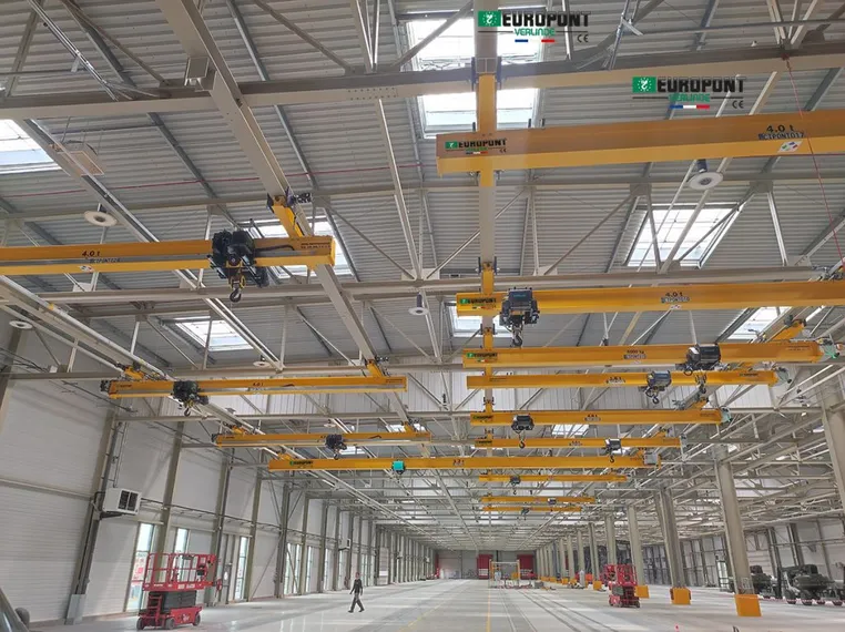 SERE Maintenance equips Manitou Group’s new aerial work platform production unit with 15 overhead cranes