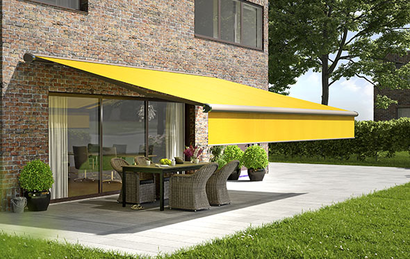Markilux 6000 awning with the ShadePlus vertical drop panel
