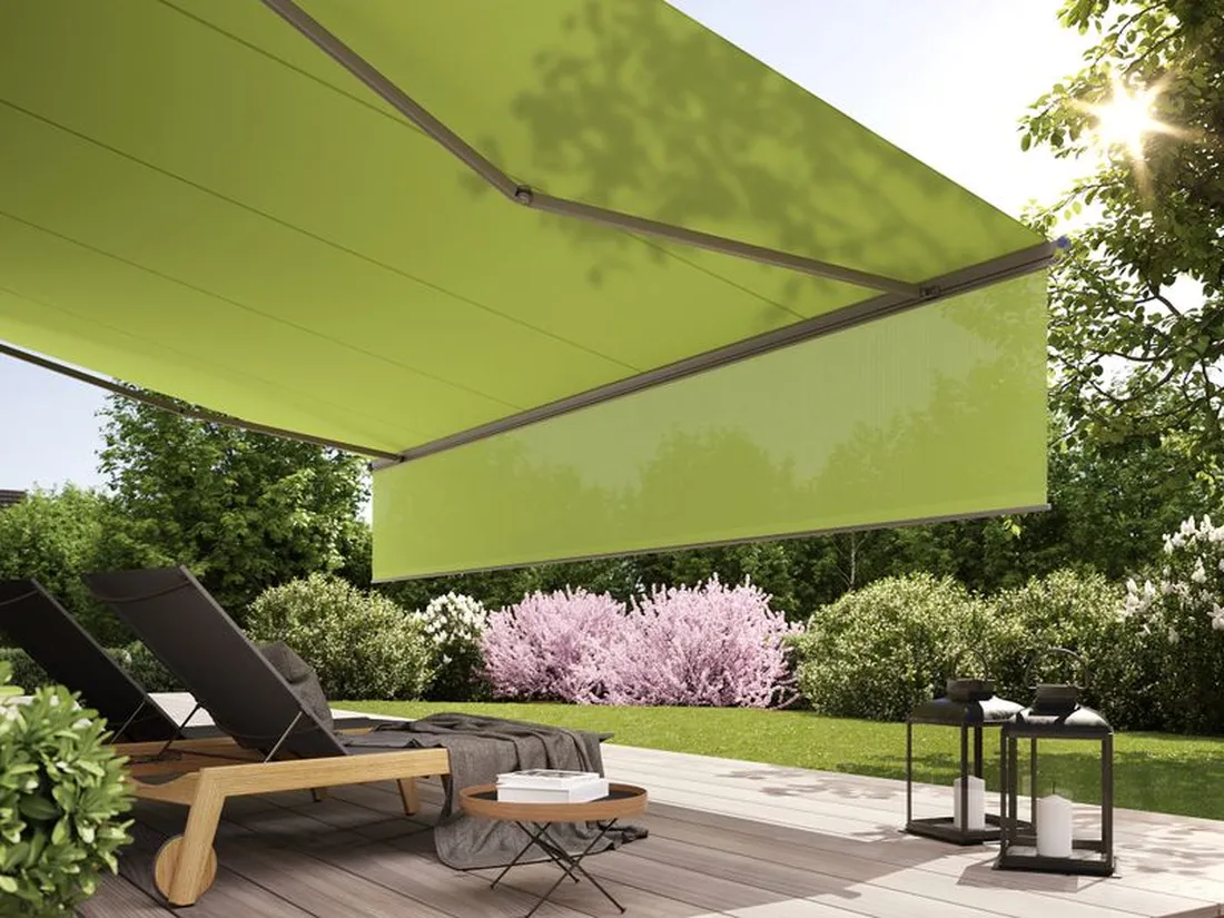 Markilux 1600 with green fabric and integrated ShadePlus
