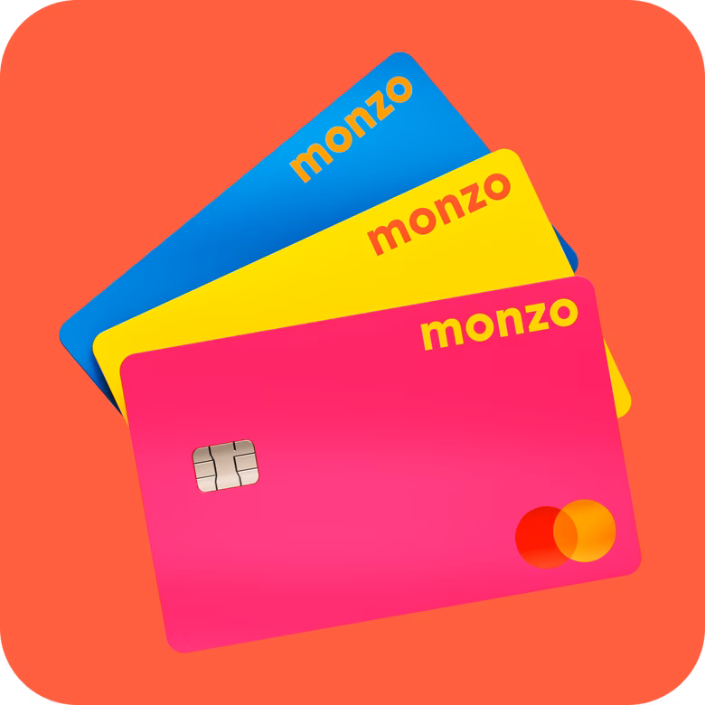 Ilustración de dos tarjetas bancarias de Monzo de colores, una azul y amarilla y otra rosa y naranja, sobre un fondo coral.