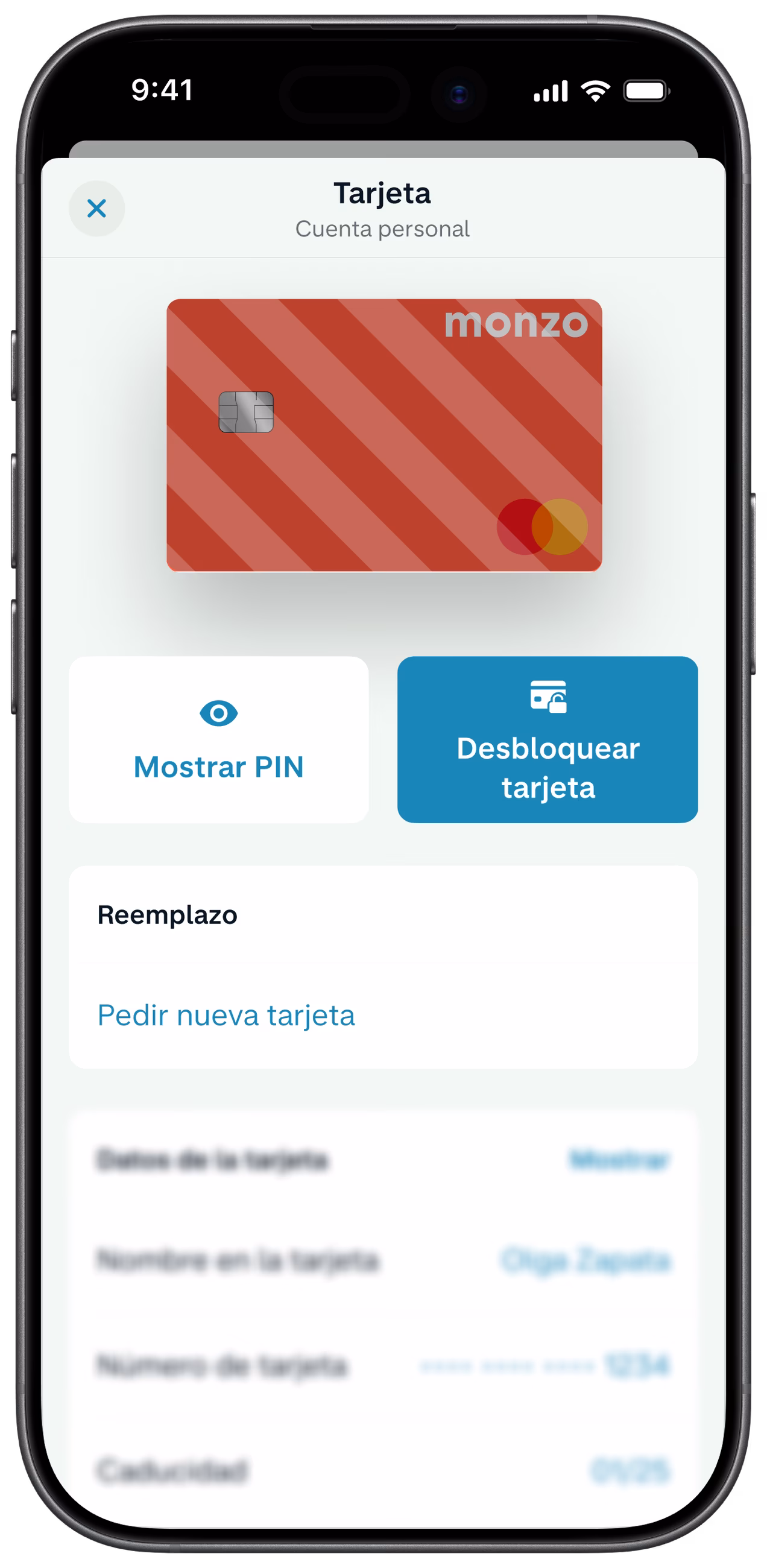 Pantalla de la tarjeta de la aplicación de Monzo con opciones para bloquearla temporalmente, mostrar el PIN o pedir una tarjeta de sustitución.