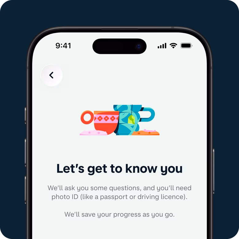 iPhone que muestra la pantalla de solicitud de cuenta de Monzo, con una ilustración de colores y el título «Let’s get to know you», que introduce las preguntas necesarias para abrir una cuenta.