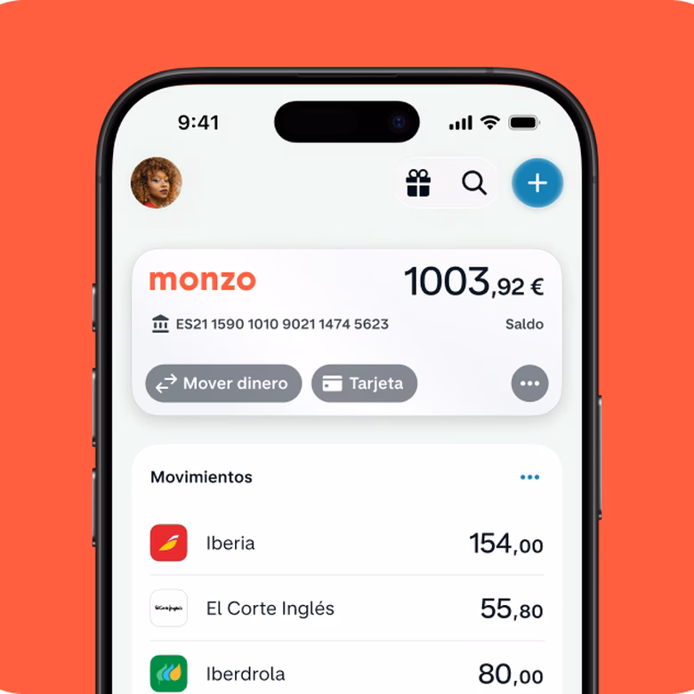Teléfono mostrando el saldo y los movimientos recientes de una cuenta conjunta.