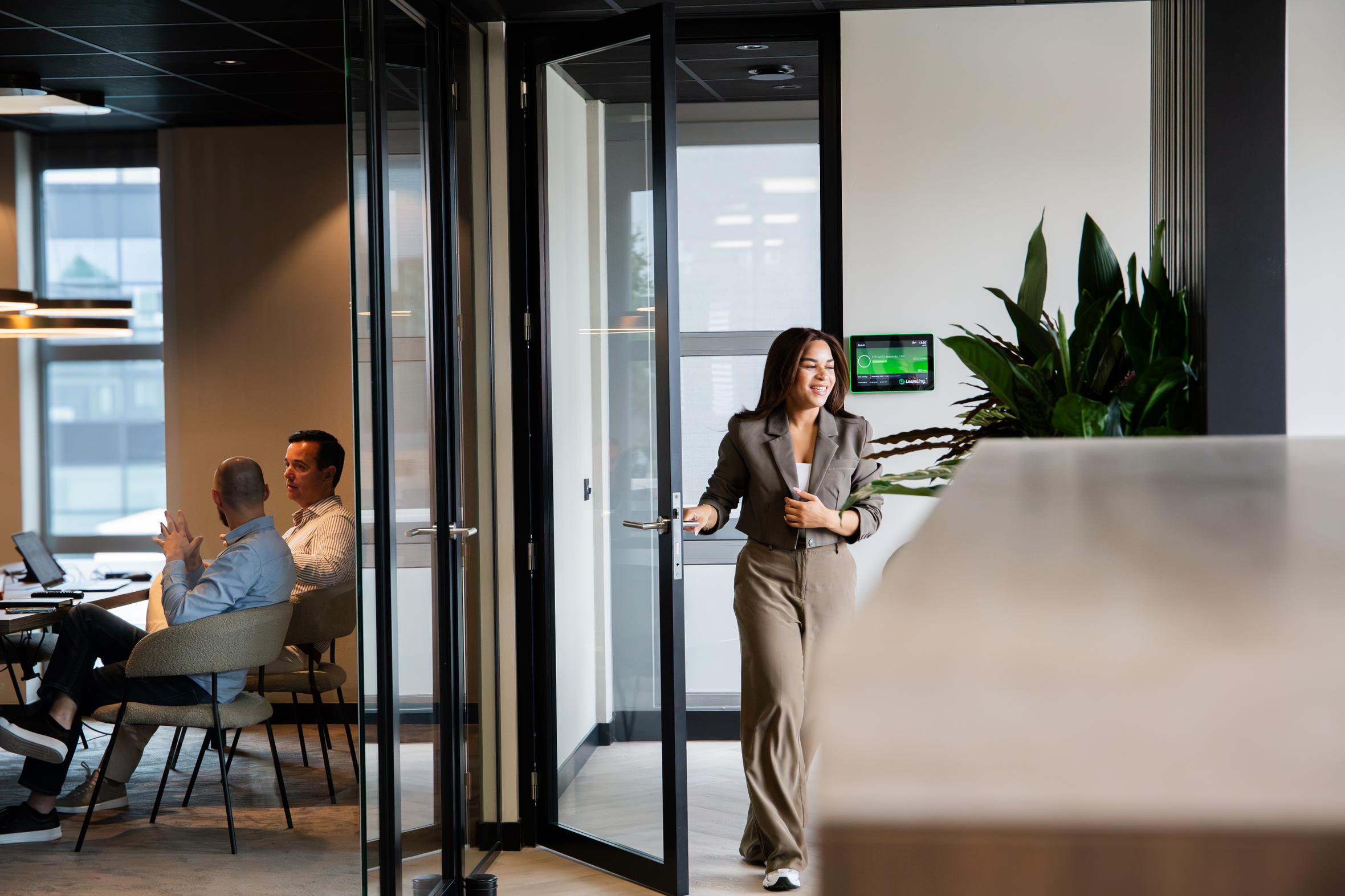Operational lease versus financial lease