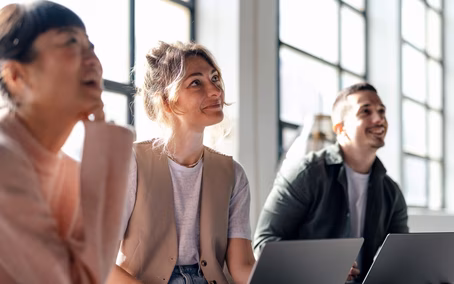 IT Verantwortliche arbeiten in einem Coworking Space