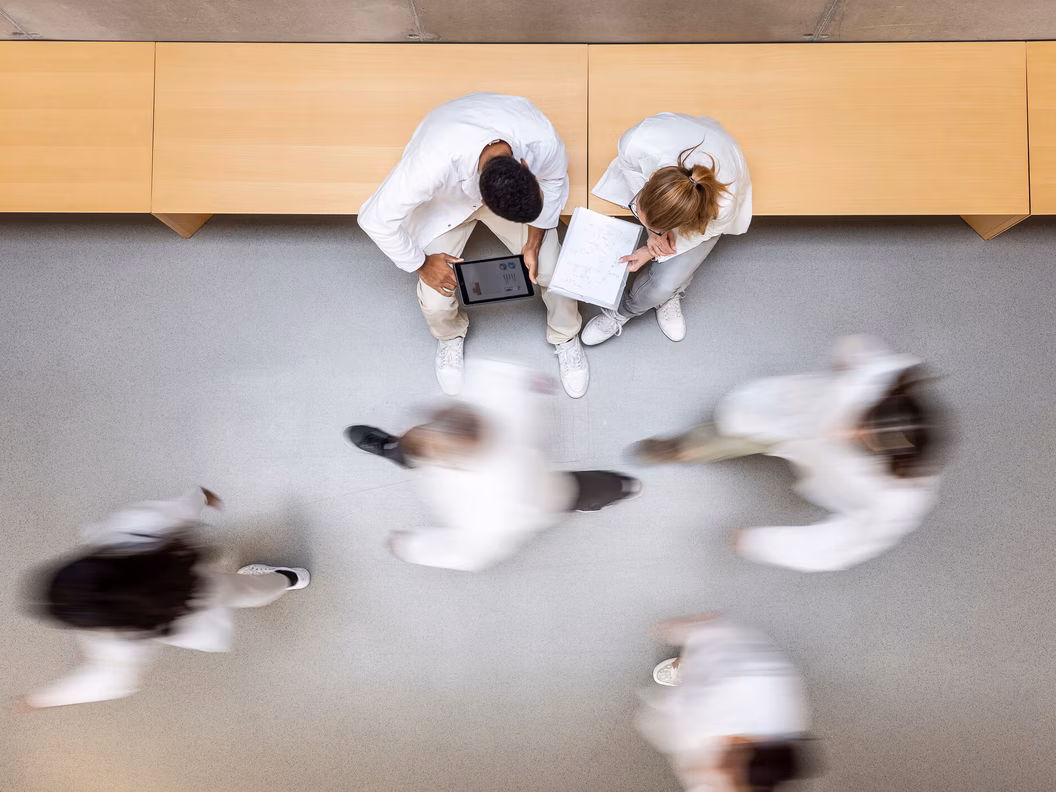 Zusammenarbeit in einem dynamischen Krankenhausumfeld