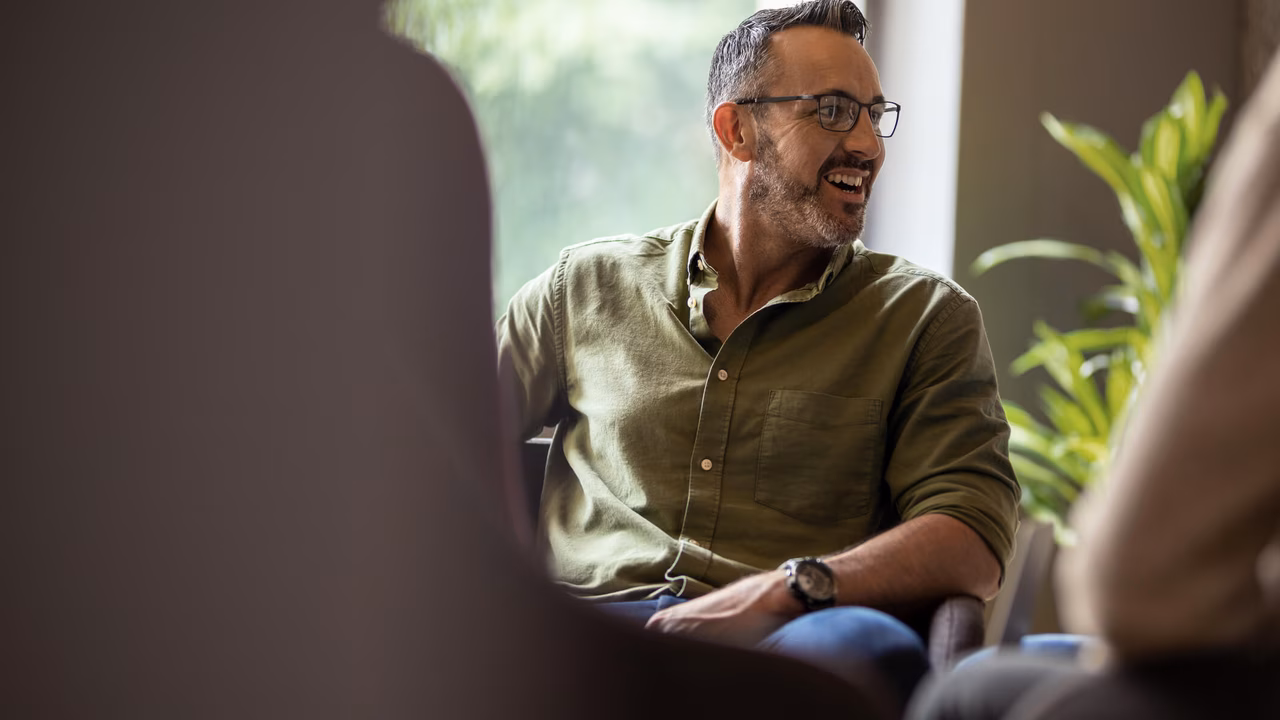 Portrait Geschäftsmann in modernem Büro