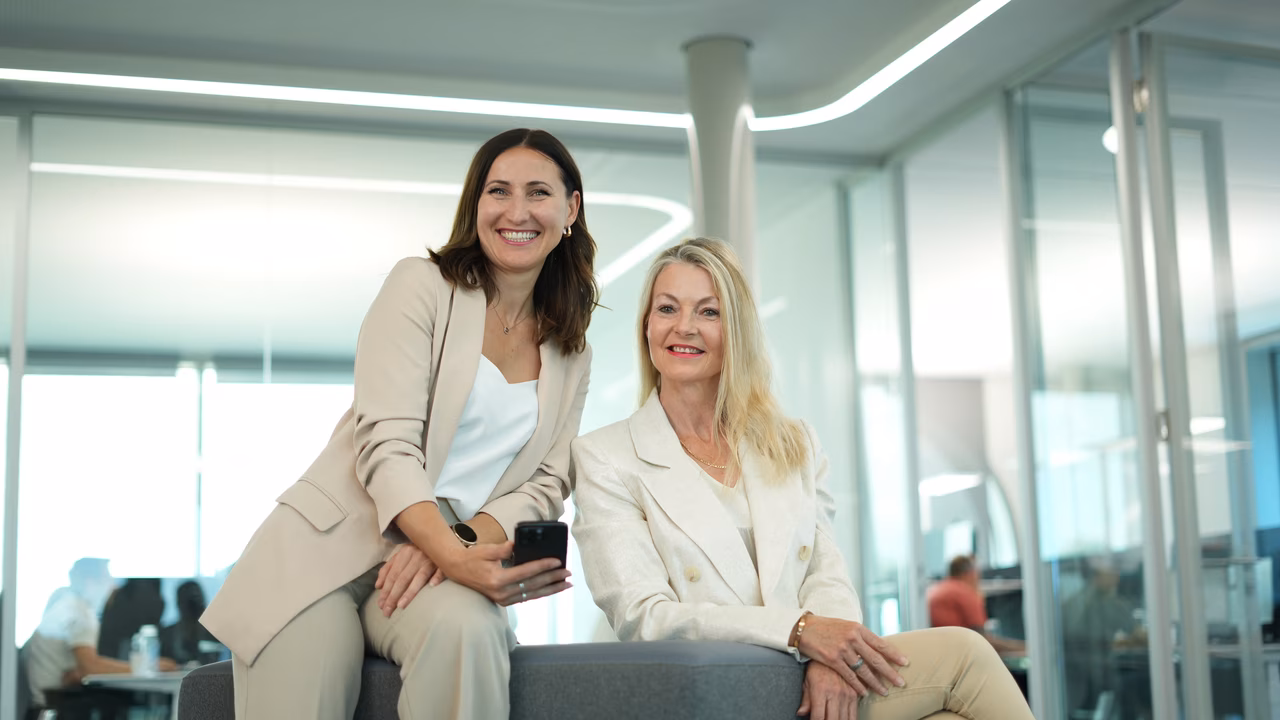 Zwei Mitarbeiterinnen Innovativer Standort