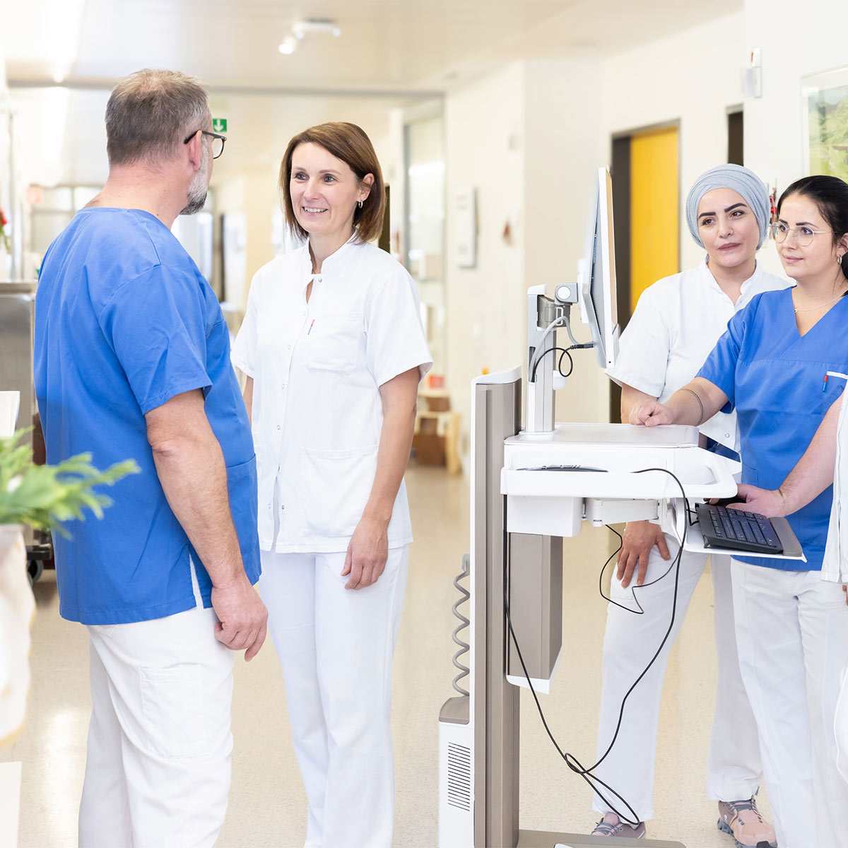 Pflegekräfte arbeiten als Team