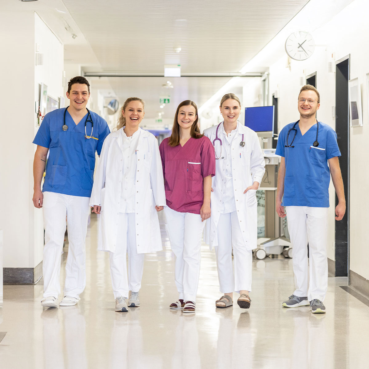 Medizinstudierende im Krankenhaus