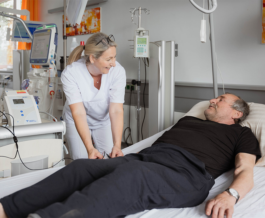 Pflegekraft mit Patient