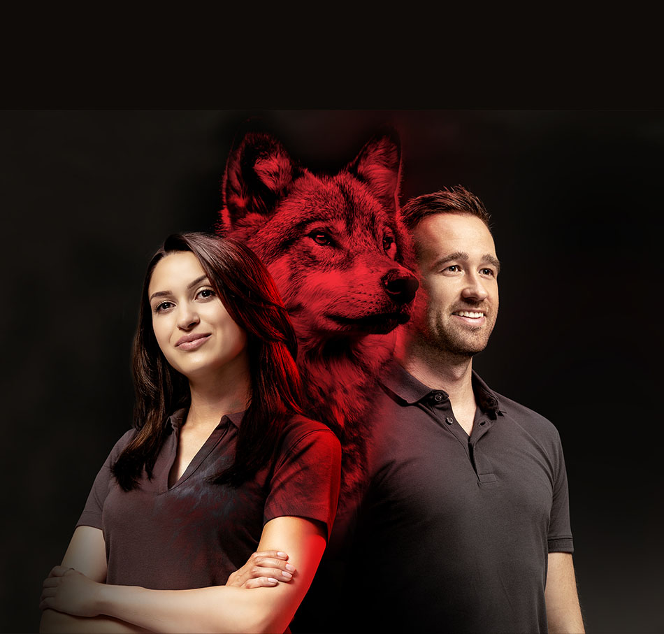 mann und frau mit wolf