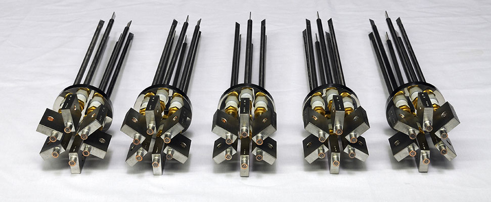 Cryomagnetics vapor-cooled current lead cluster