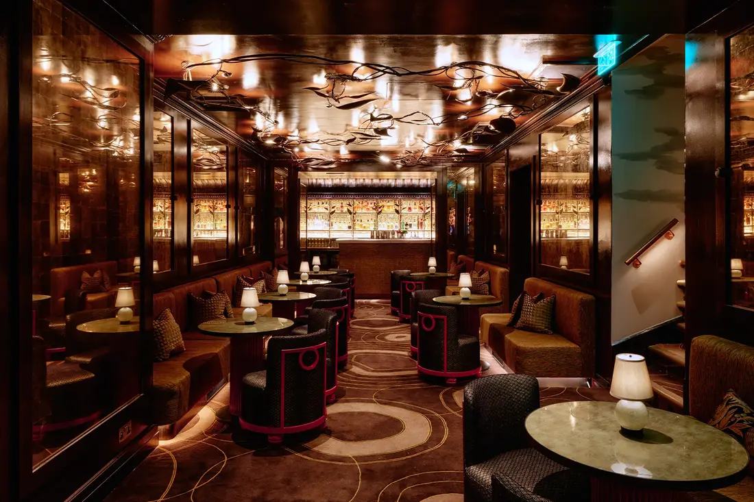Aki London interior