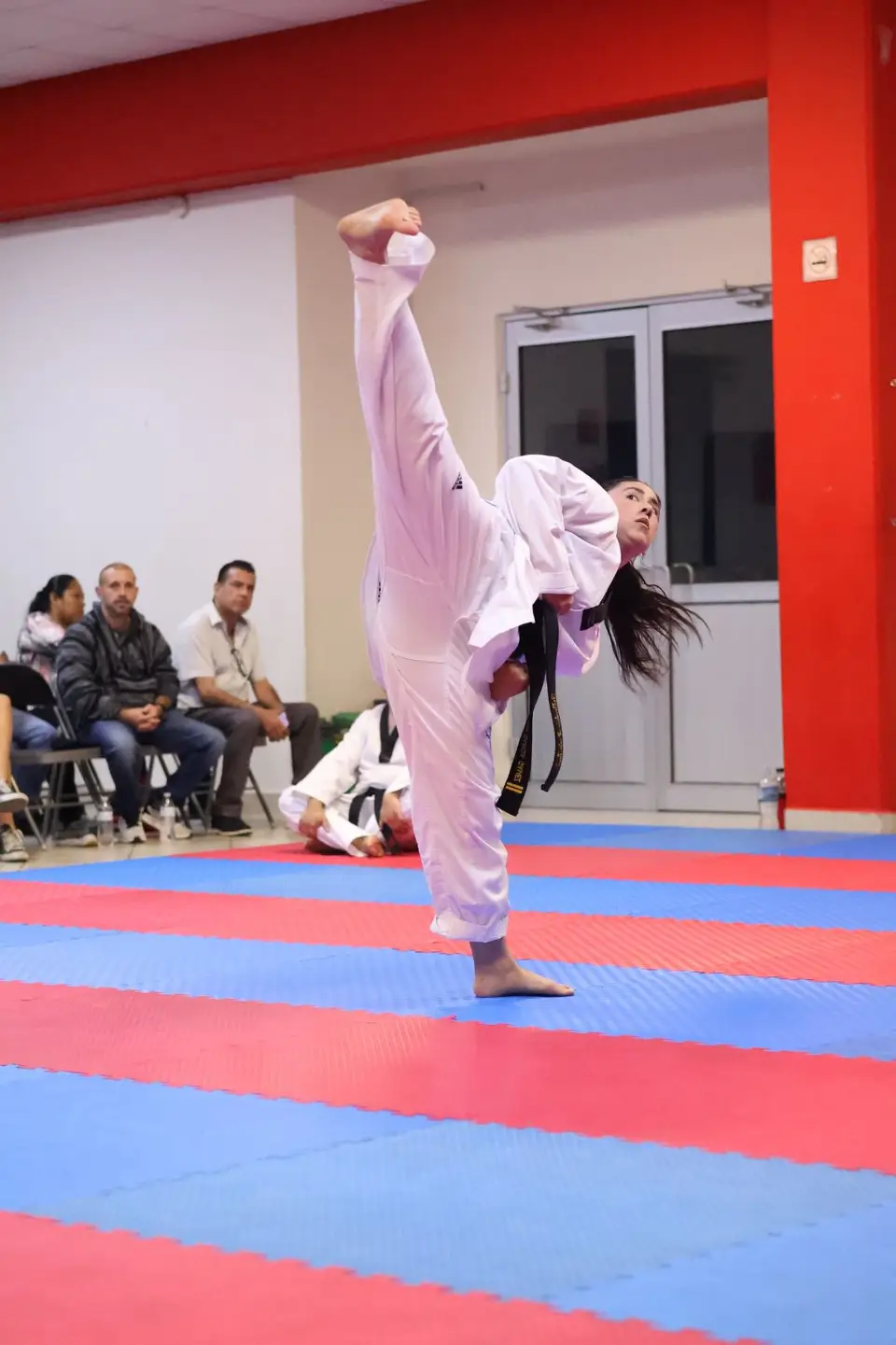 Clase de Taekwondo para niños en academia GAMA Cumbres Monterrey