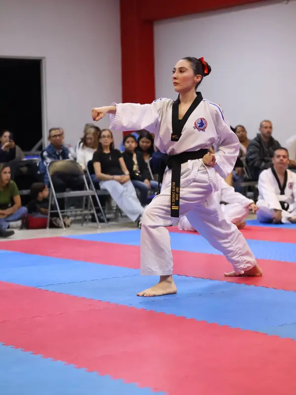 Poomsae cinta negra en clases de Taekwondo Monterrey Cumbres