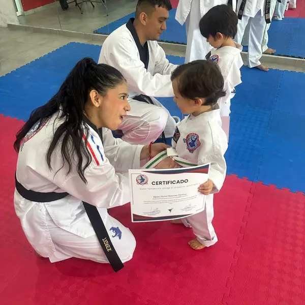 Certificación oficial de Taekwondo infantil en Monterrey