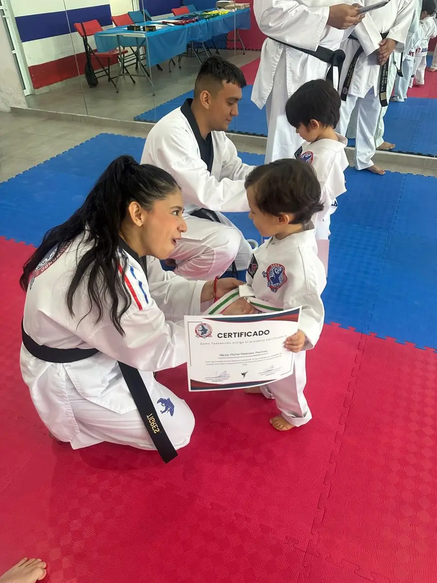 Certificación oficial de Taekwondo infantil en Monterrey