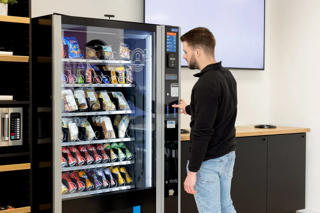 Vendingautomaat op locatie, klaar voor gebruik