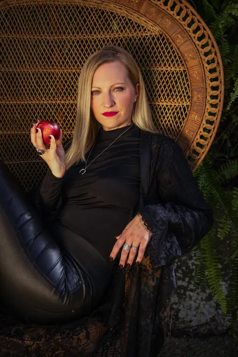 Porträt Pia Hoffmann, ruhig, direkt in die Kamera