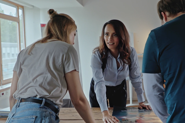 Zu sehen sind die Hauptpersonen der Agentur für Weltrettung aus der gleichnamigen Mini-Serie, die in Zusammenarbeit der Stadt Oldenburg mit der Tremoniamedia GmbH erstellt wurde. Foto: Tremoniamedia GmbH