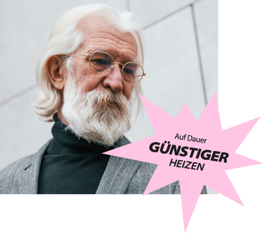 Foto eines älteren Mannes mit einer Badge "Auf Dauer günstiger heizen"