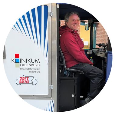 Mitarbeitender des Klinikum Oldenburg auf eCargoBike