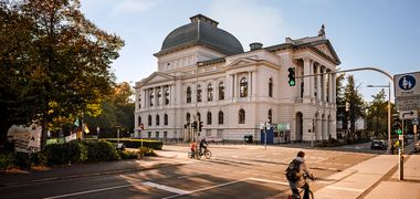 Blick auf das Staatstheater in Oldenburg. Foto: Mittwollen und Gradetchliev