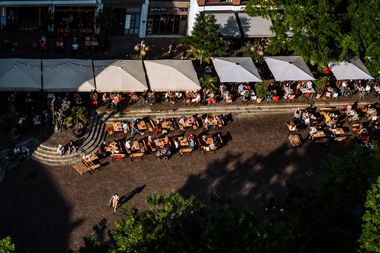 Blick von oben auf den Marktplatz in Oldenburg. Foto: Mittwollen und Gradetchliev