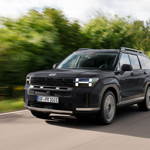 https://a.storyblok.com/f/292711/6000x4000/d9772e95c2/hyundai_santafe_03-2.jpg