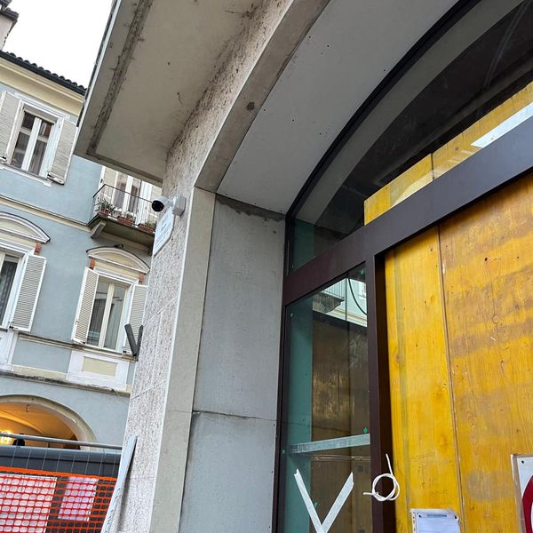 Angolo edificio storico con sigillatura