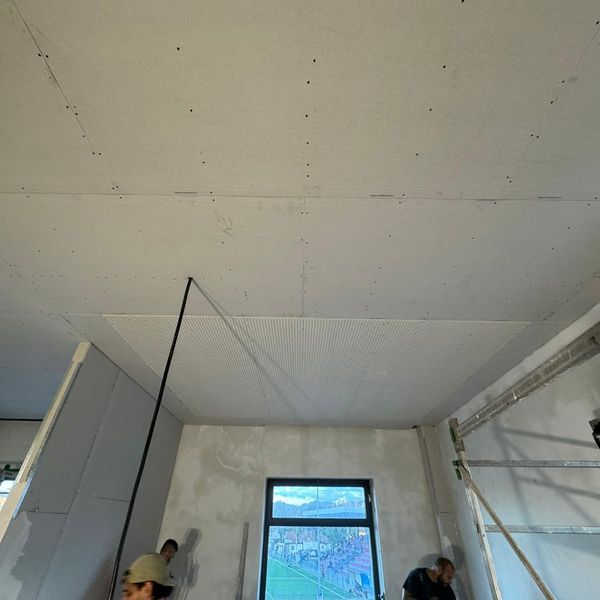 Controsoffitto cartongesso con inserto microforato