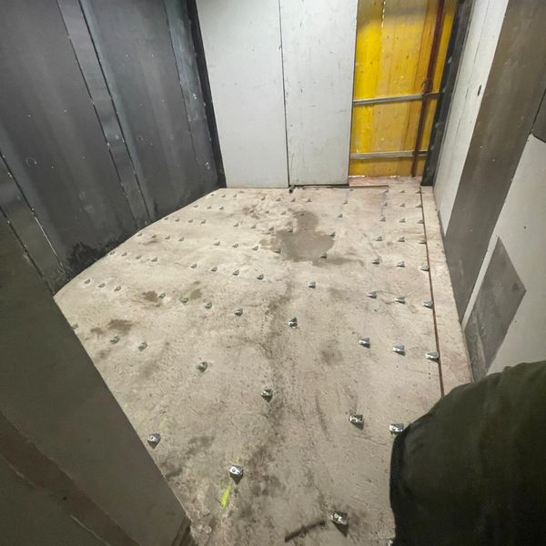 Pavimento caveau con tasselli a vista
