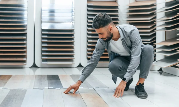 LVT im Objektbau: Klick oder Dryback