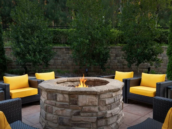 Fairfield Inn & Suites and Courtyard Atlanta Lithia Springs - Image 10