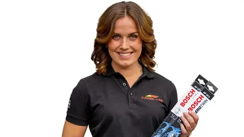 Staff woman holding wipers