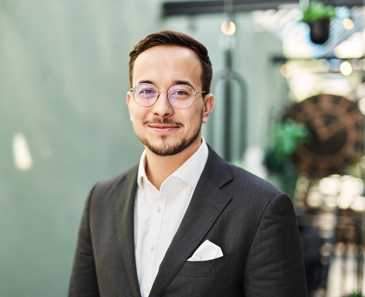 Lukas Klein, Senior Manager
